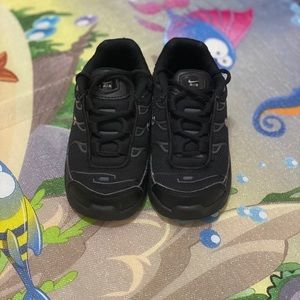 My sons gently worn shoes!